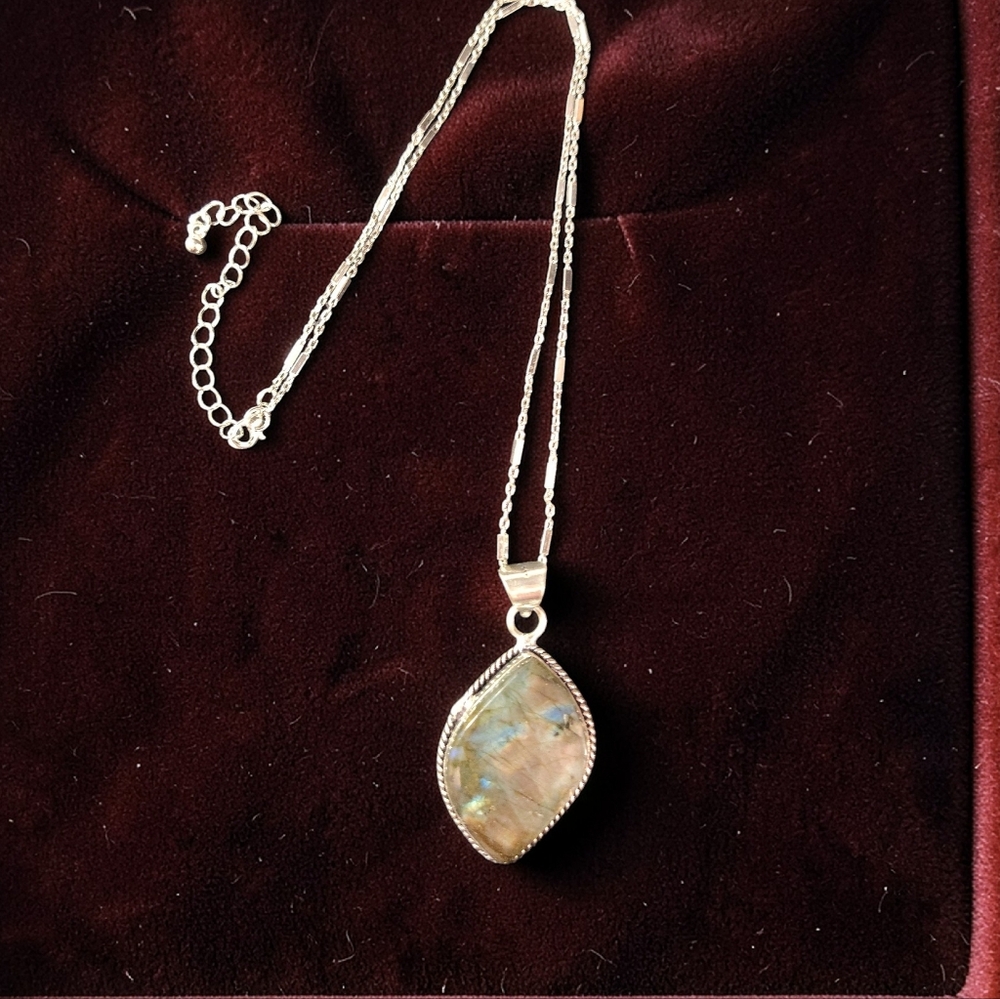 Laboradorite Gemstone Pendant Necklace